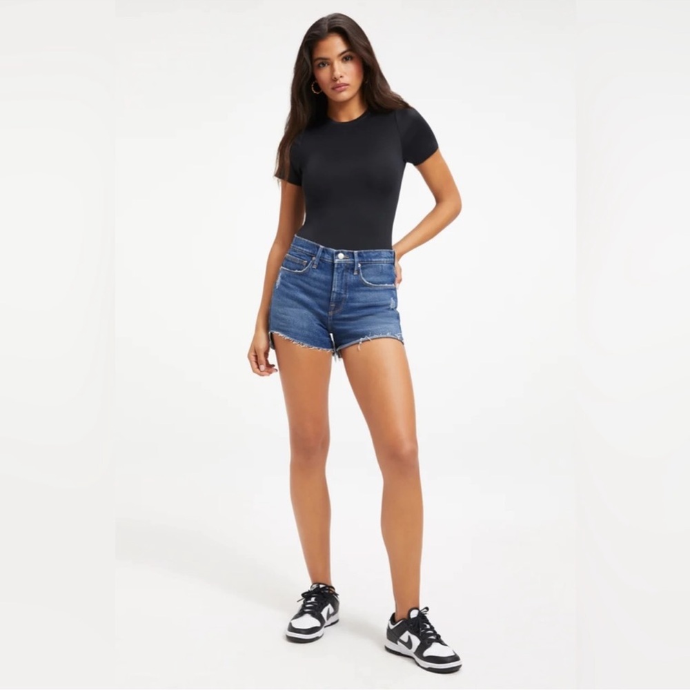 Good American - NWT - 90’s Cut Off